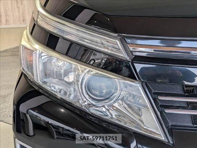 Toyota VOXY 2016-06 8317965-25