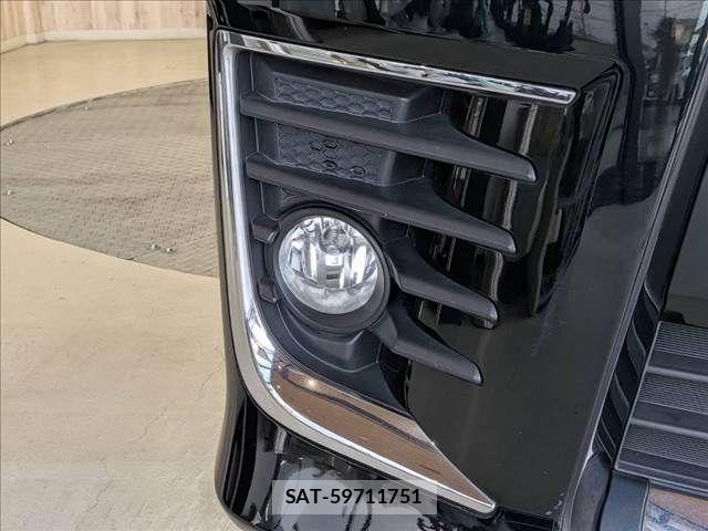 Toyota VOXY 2016-06 8317965-26