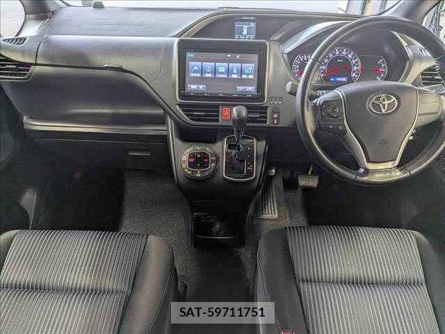 Toyota VOXY 2016-06 8317965-2