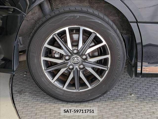 Toyota VOXY 2016-06 8317965-29