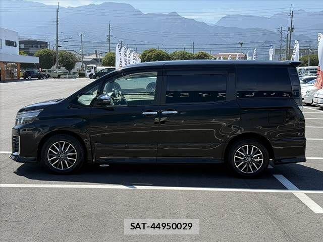 Toyota VOXY 2017-06 8317962-10