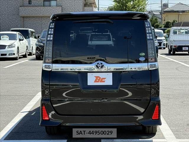 Toyota VOXY 2017-06 8317962-13