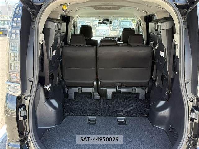 Toyota VOXY 2017-06 8317962-20