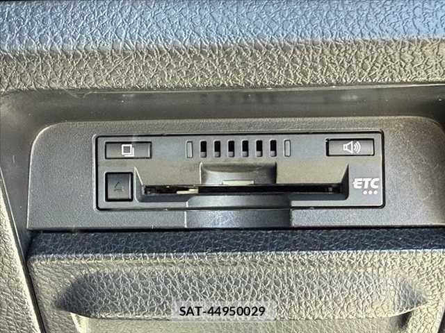 Toyota VOXY 2017-06 8317962-26