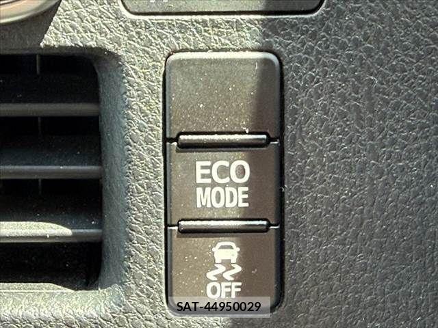 Toyota VOXY 2017-06 8317962-27
