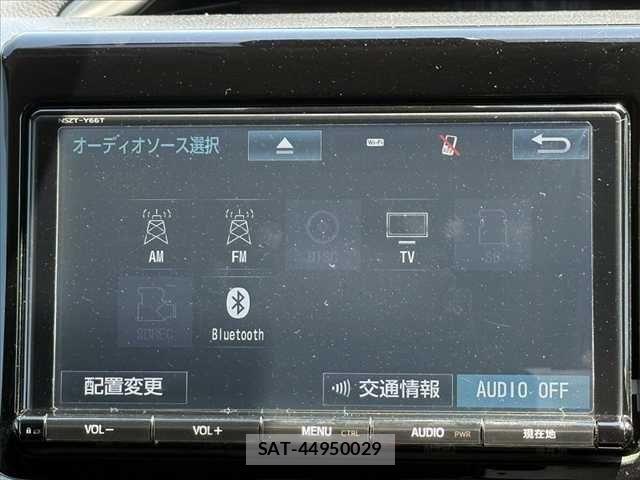 Toyota VOXY 2017-06 8317962-3