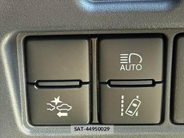 Toyota VOXY 2017-06 8317962-5