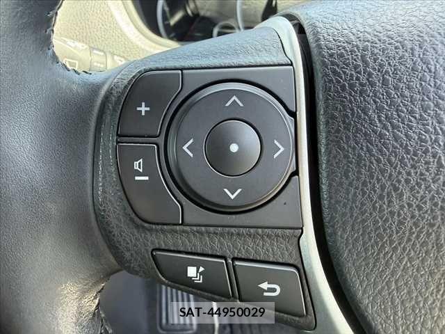 Toyota VOXY 2017-06 8317962-6