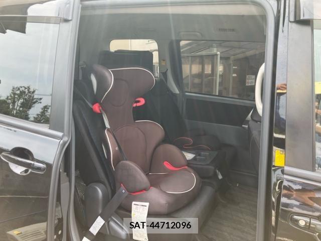 Toyota VOXY 2007-07 8317969-10