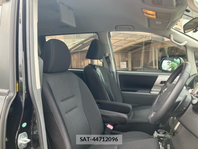 Toyota VOXY 2007-07 8317969-16