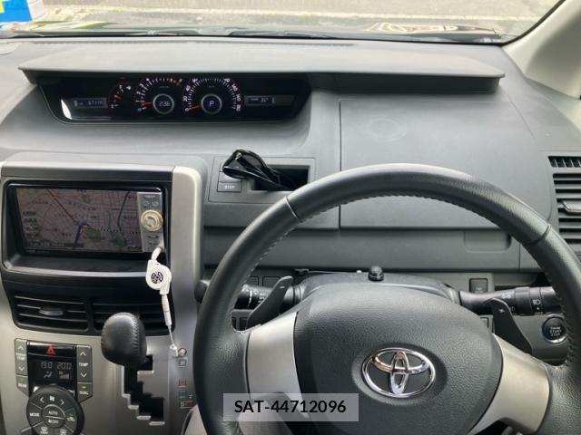Toyota VOXY 2007-07 8317969-19