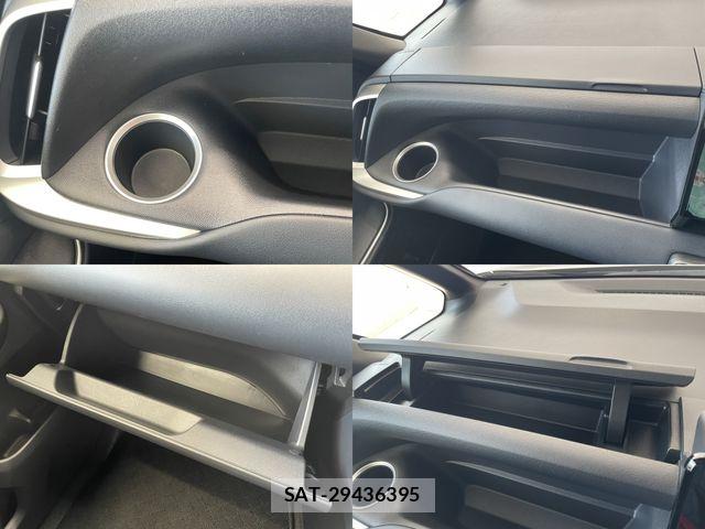 Toyota VOXY 2023-09 8317932-18