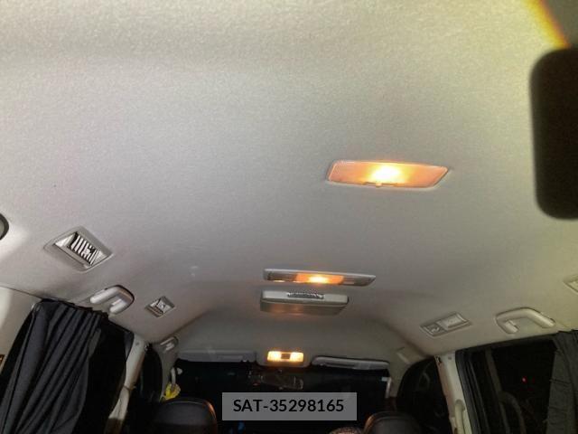 Toyota VOXY 2013-09 8317972-11