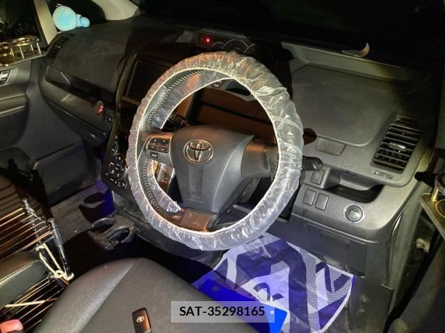Toyota VOXY 2013-09 8317972-13