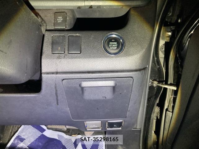 Toyota VOXY 2013-09 8317972-15
