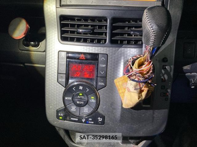 Toyota VOXY 2013-09 8317972-22