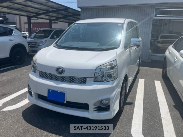 Toyota VOXY 2013-11 8317974-0