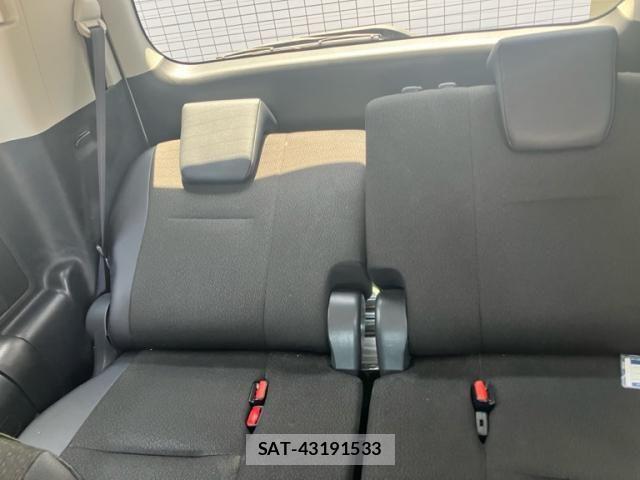 Toyota VOXY 2013-11 8317974-13