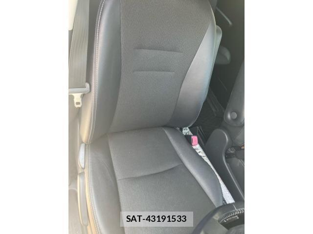 Toyota VOXY 2013-11 8317974-16
