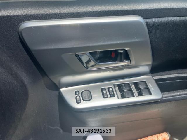 Toyota VOXY 2013-11 8317974-23