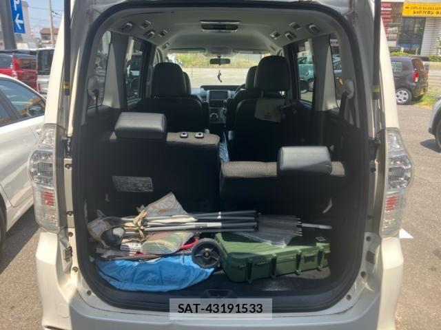 Toyota VOXY 2013-11 8317974-5