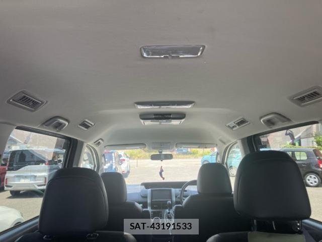 Toyota VOXY 2013-11 8317974-6