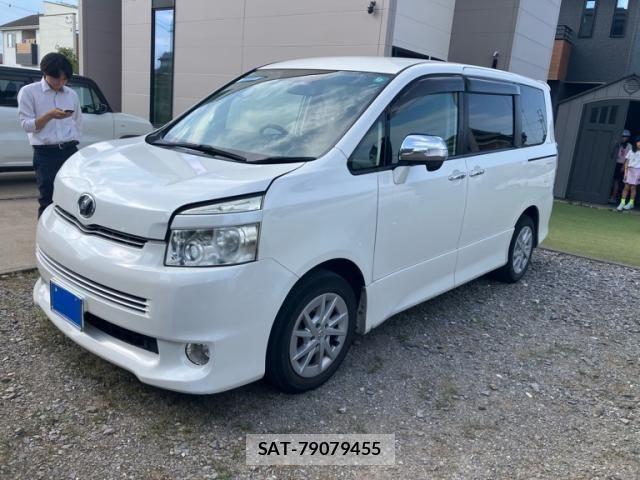 Toyota VOXY 2009-11 8317985-0