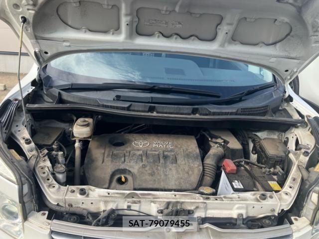 Toyota VOXY 2009-11 8317985-10
