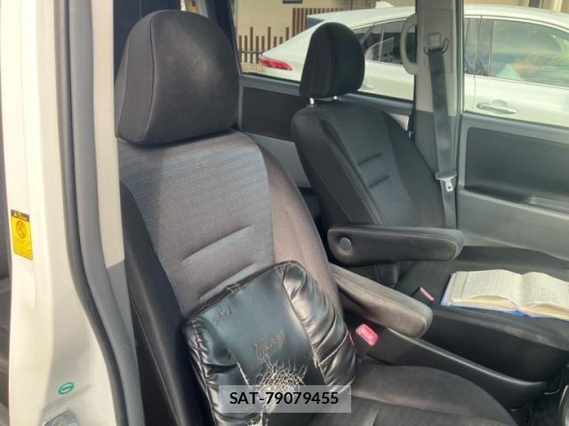 Toyota VOXY 2009-11 8317985-12