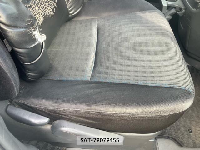 Toyota VOXY 2009-11 8317985-16