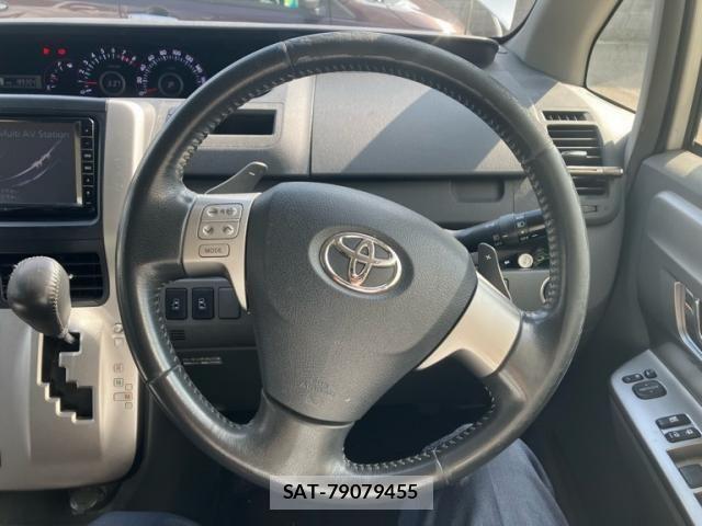 Toyota VOXY 2009-11 8317985-17