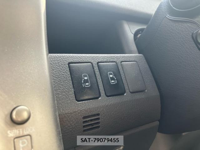 Toyota VOXY 2009-11 8317985-18