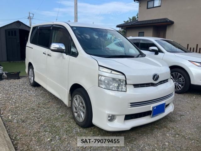 Toyota VOXY 2009-11 8317985-1