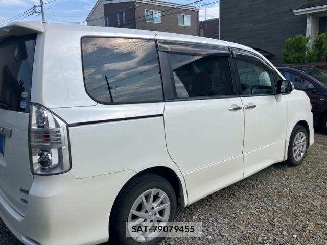 Toyota VOXY 2009-11 8317985-3
