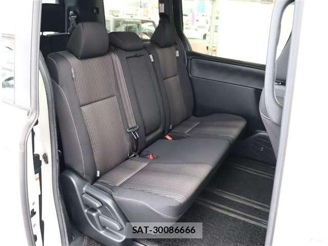 Toyota VOXY 2019-01 8317940-13