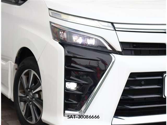 Toyota VOXY 2019-01 8317940-15