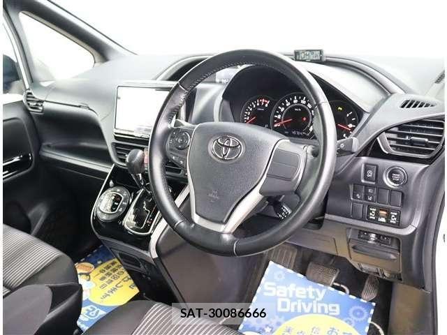 Toyota VOXY 2019-01 8317940-25