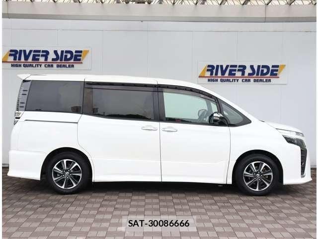 Toyota VOXY 2019-01 8317940-3