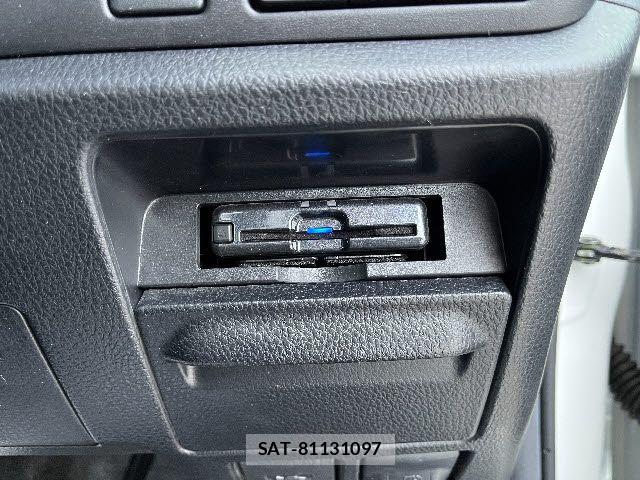 Toyota VOXY 2020-01 8317938-15