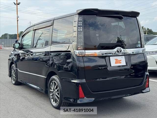 Toyota VOXY 2016-03 8317961-12