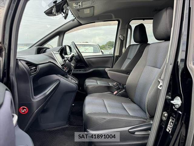 Toyota VOXY 2016-03 8317961-16