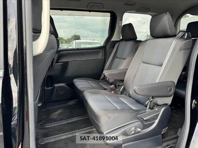 Toyota VOXY 2016-03 8317961-17