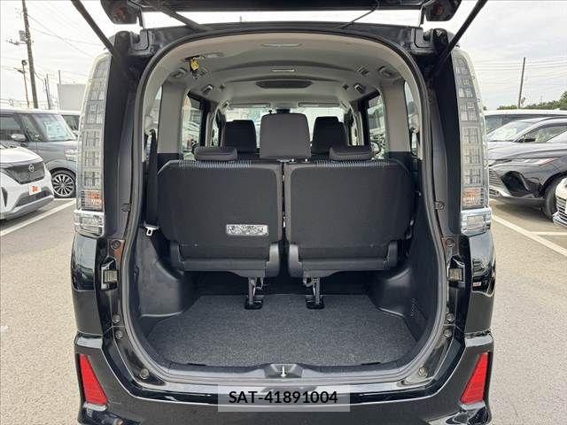 Toyota VOXY 2016-03 8317961-18