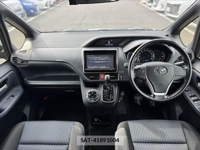 Toyota VOXY 2016-03 8317961-1