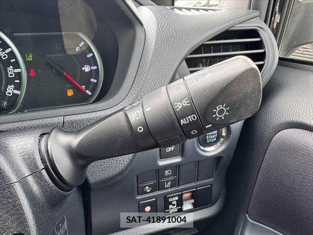 Toyota VOXY 2016-03 8317961-29