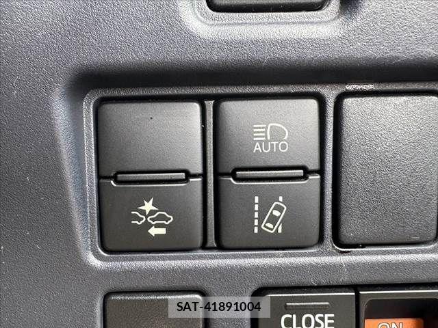 Toyota VOXY 2016-03 8317961-5