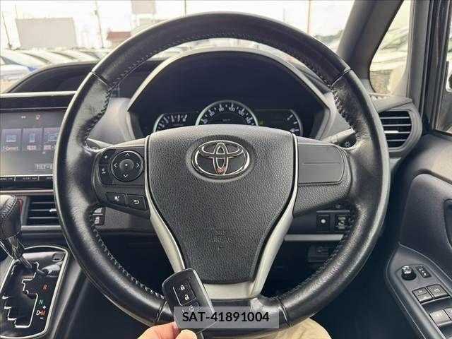 Toyota VOXY 2016-03 8317961-6