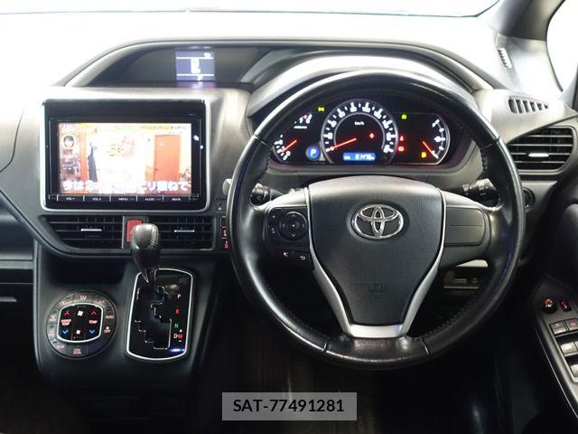 Toyota VOXY 2015-12 8317960-19