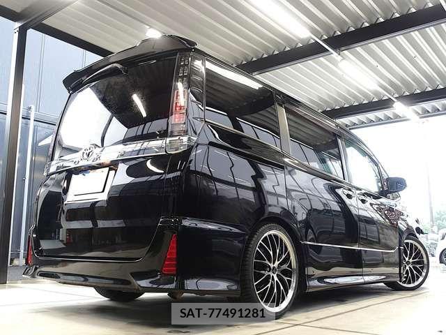 Toyota VOXY 2015-12 8317960-6