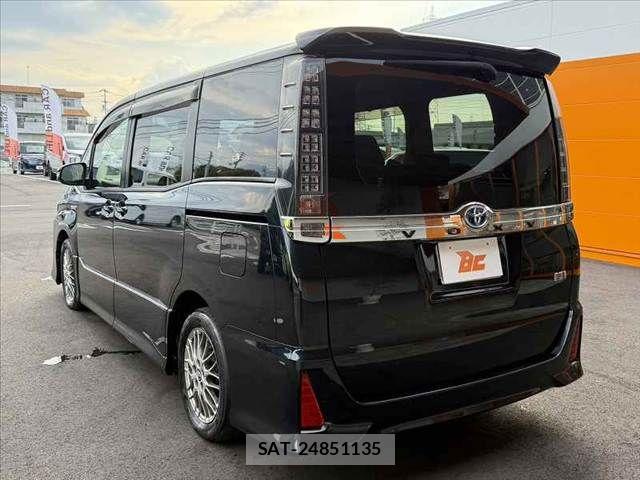 Toyota VOXY 2016-04 8317953-12